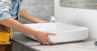 Установка накладной раковины на тумбу и столешницу в Минеральных Водах от 2050 рублей
